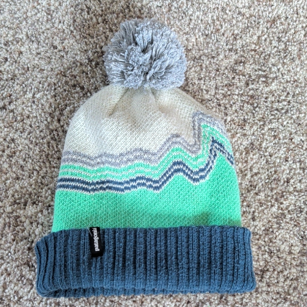 Patagonia Kids' Green and Cream Beanie with Pom-Pom